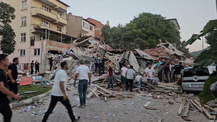 Fuerte sismo en Turquía: un muerto y 29 heridos en Sindirgi