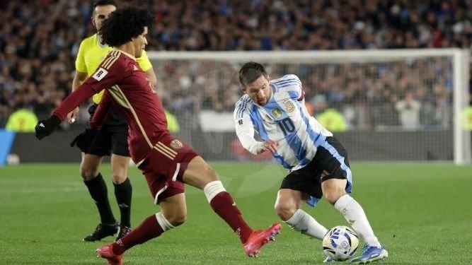 La Selección Argentina goleó 3-0 a Venezuela con una noche brillante de Lionel Messi