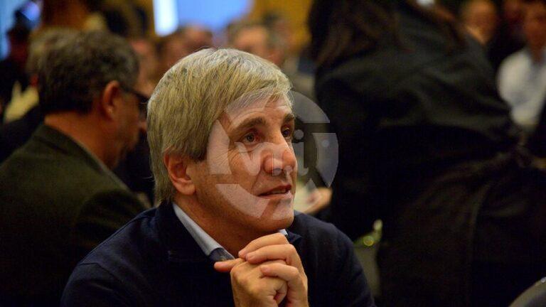 Luis Caputo defendió las restricciones y negó un nuevo cepo