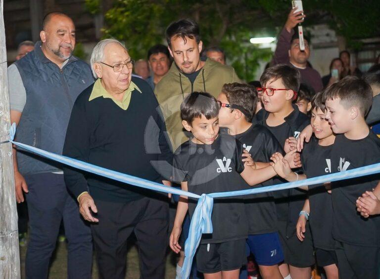 Colegiales inauguró su cancha sintética y homenajeó al “Pocho” Barroso