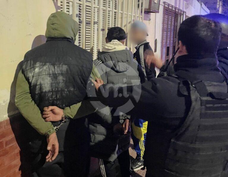 Detuvieron a tres jóvenes que se trasladaban en una motocicleta alcoholizados