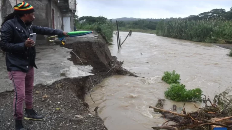 El Huracán Melissa toca tierra en Cuba con vientos de casi 200 km/h, 7 muertos en el Caribe