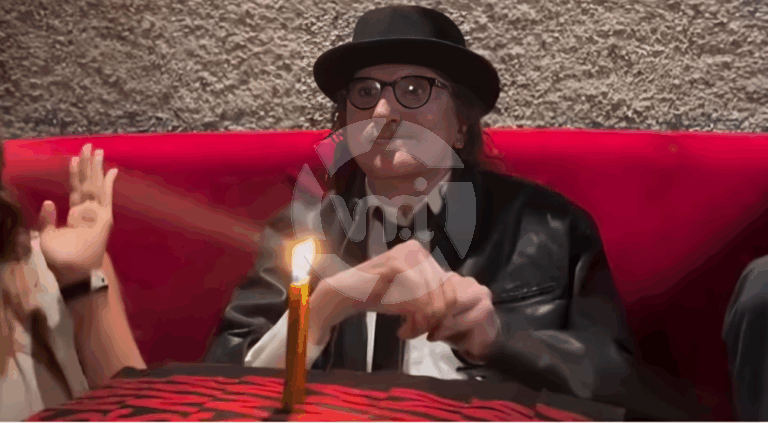 Charly García celebró sus 74 años entre amigos, piano y ovaciones