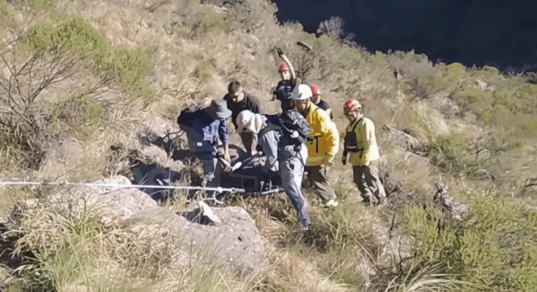 Rescataron a una persona lesionada en el Salto de la Negra Libre