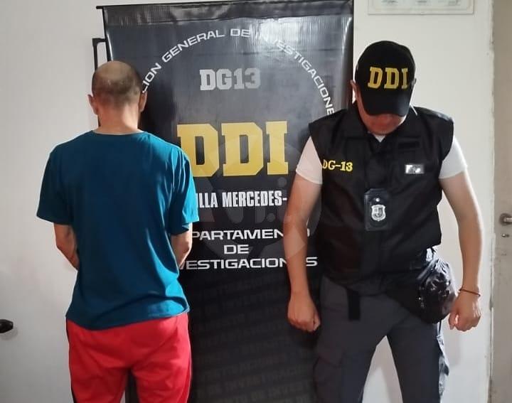 Detuvieron a un hombre por un robo armado en una tienda de celulares
