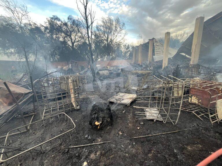 Fuerte despliegue para controlar un incendio en una fábrica de San Luis