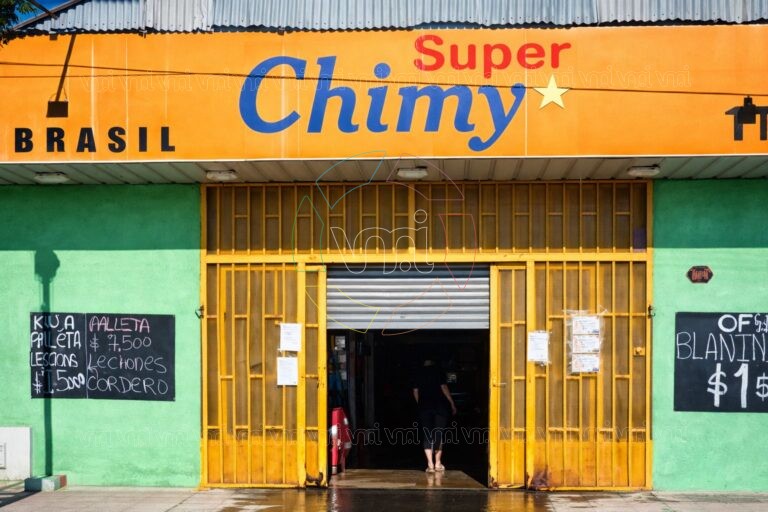 Incendio en un supermercado chino de Villa Mercedes: rescataron a una persona