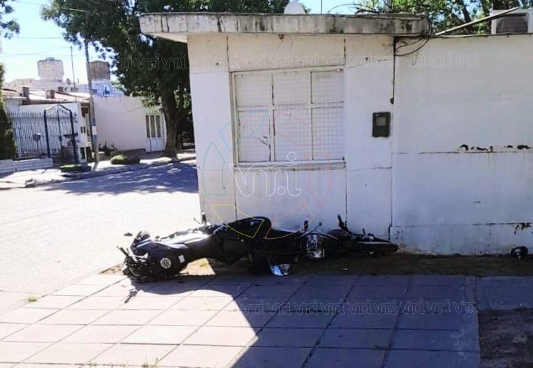 Un adolescente resultó gravemente herido tras un accidente entre dos motos