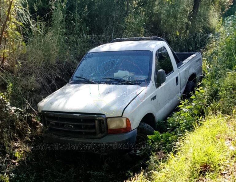 Hallaron una camioneta dentro de un canal en Villa Mercedes
