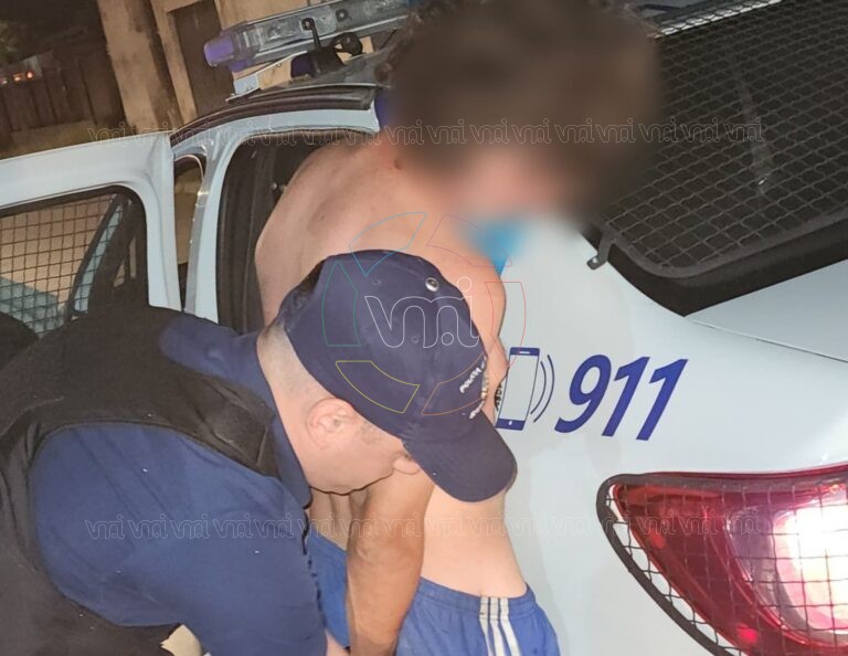 Un hombre fue demorado tras causar destrozos en autos estacionados
