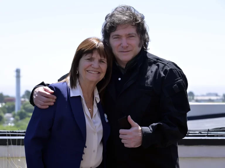 Milei y Bullrich mantienen un 49% de imagen positiva a dos años de gestión