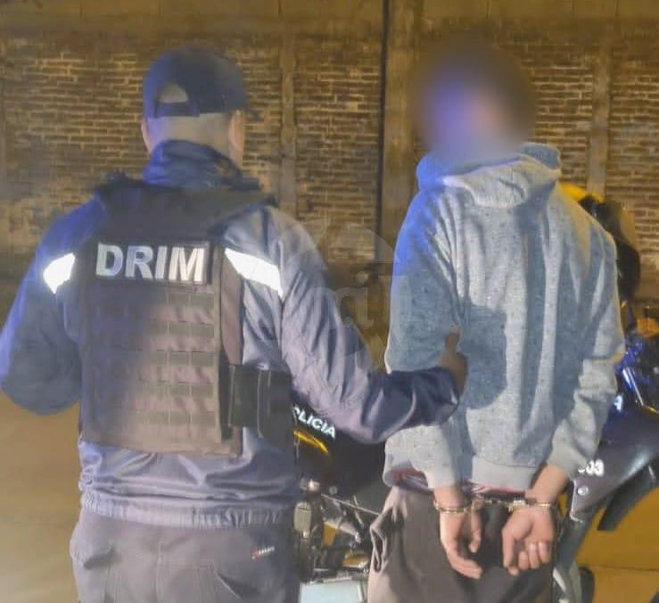 Llevaba un taladro y dos cuchillos ocultos en la cintura: quedó detenido