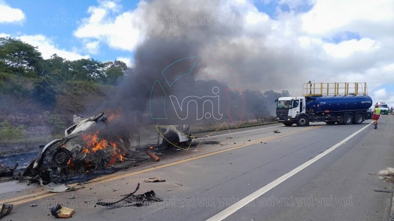 Once muertos en un choque frontal seguido de incendio en Brasil