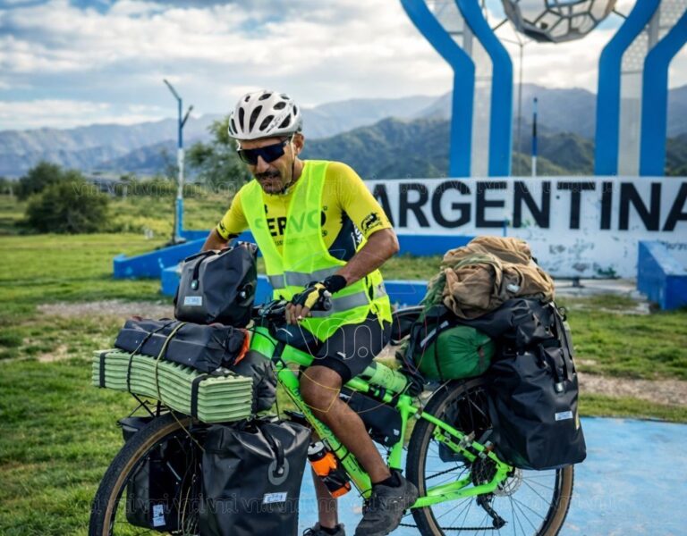 El sueño sobre ruedas de Franco: un villamercedino pedalea rumbo a Ushuaia