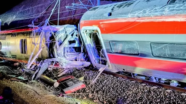 Impactante choque de trenes en España: 39 muertos y decenas de heridos graves