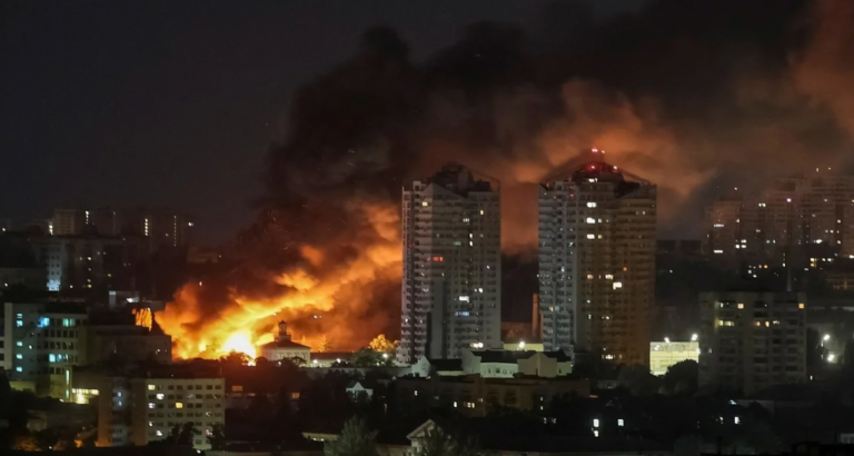 Ataque masivo ruso sacude Kiev y Járkov en pleno diálogo diplomático