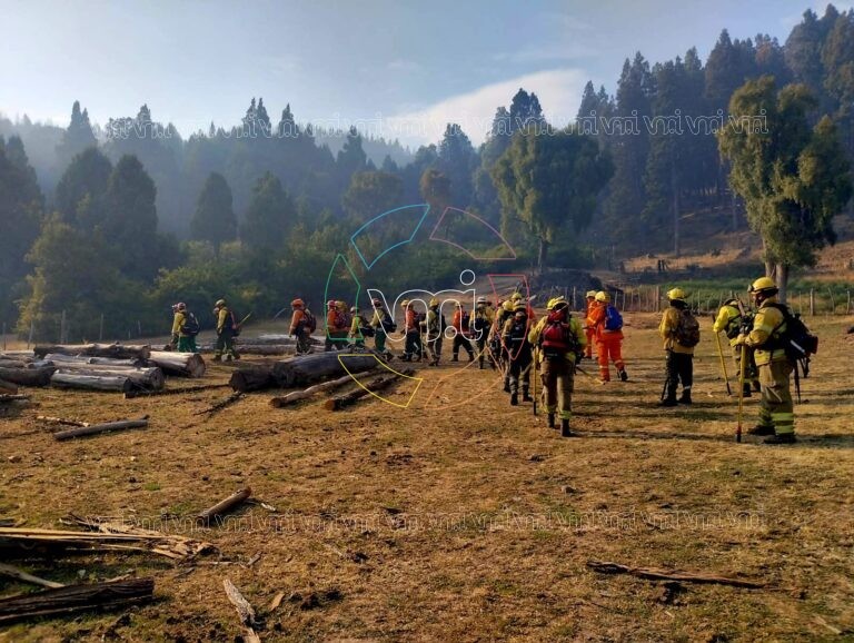 Bomberos y brigadistas de la provincia continúan operando en la zona de Villa Rivadavia
