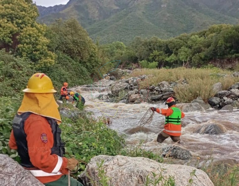 Los Molles: rescataron a cuatro personas atrapadas por la crecida de un arroyo
