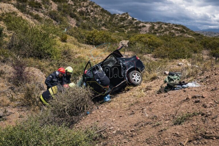 Vuelco fatal en Ruta 7: un niño fallecido y a su madre en estado crítico