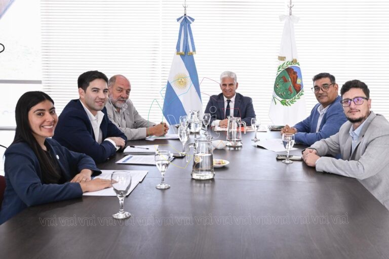 San Luis lanzó el Boleto Estudiantil Gratuito y anunció aumentos salariales, ayuda escolar y beneficios para el inicio de clases