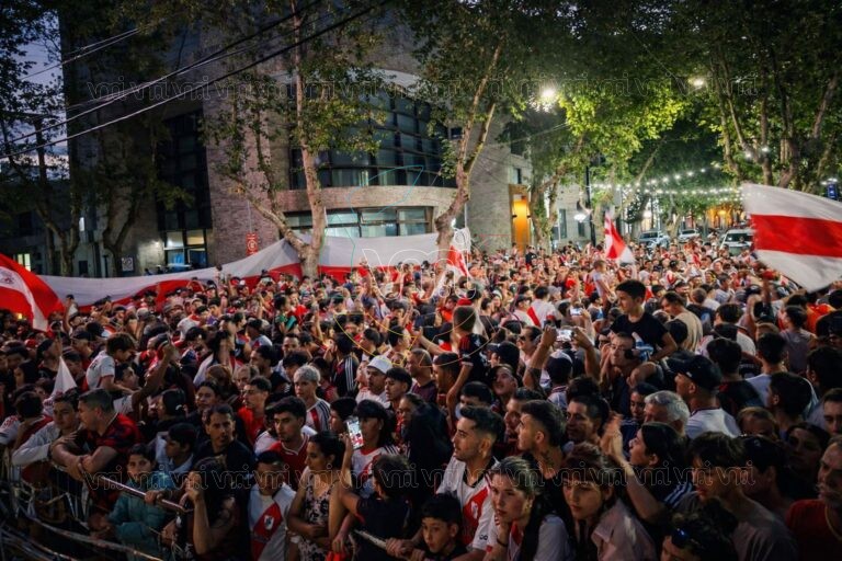 River Plate ya aterrizó en Villa Reynolds y una multitud lo espera en el Hotel Epic de Villa Mercedes