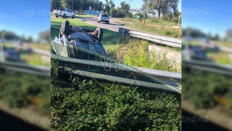 Pasó de largo en la rotonda, volcó y el alcotest dio positivo