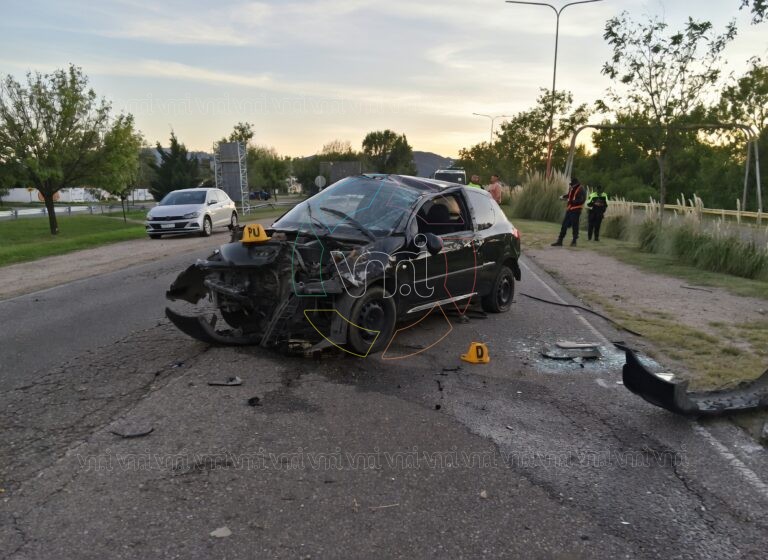 San Luis: conductora alcoholizada protagonizó un fuerte accidente en avenida José Santos Ortiz